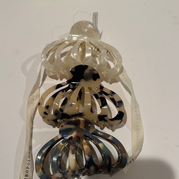 Anthropologie Accessories - Set of 3 Resin Hair Claw Clips  Anthropologie